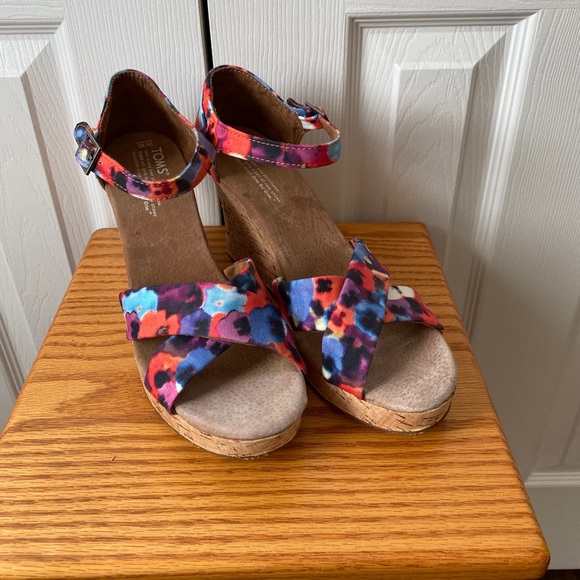 Toms Shoes - Toms Watercolor Pansy Canvas Cork Wedge Platform Sandals SZ 10